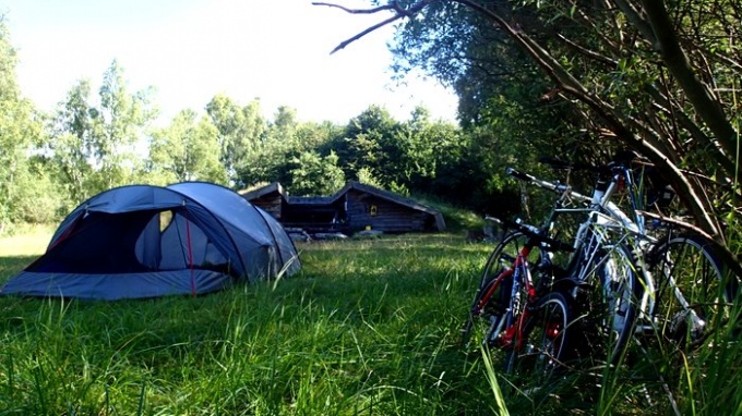 Decathlon event outlet shelter